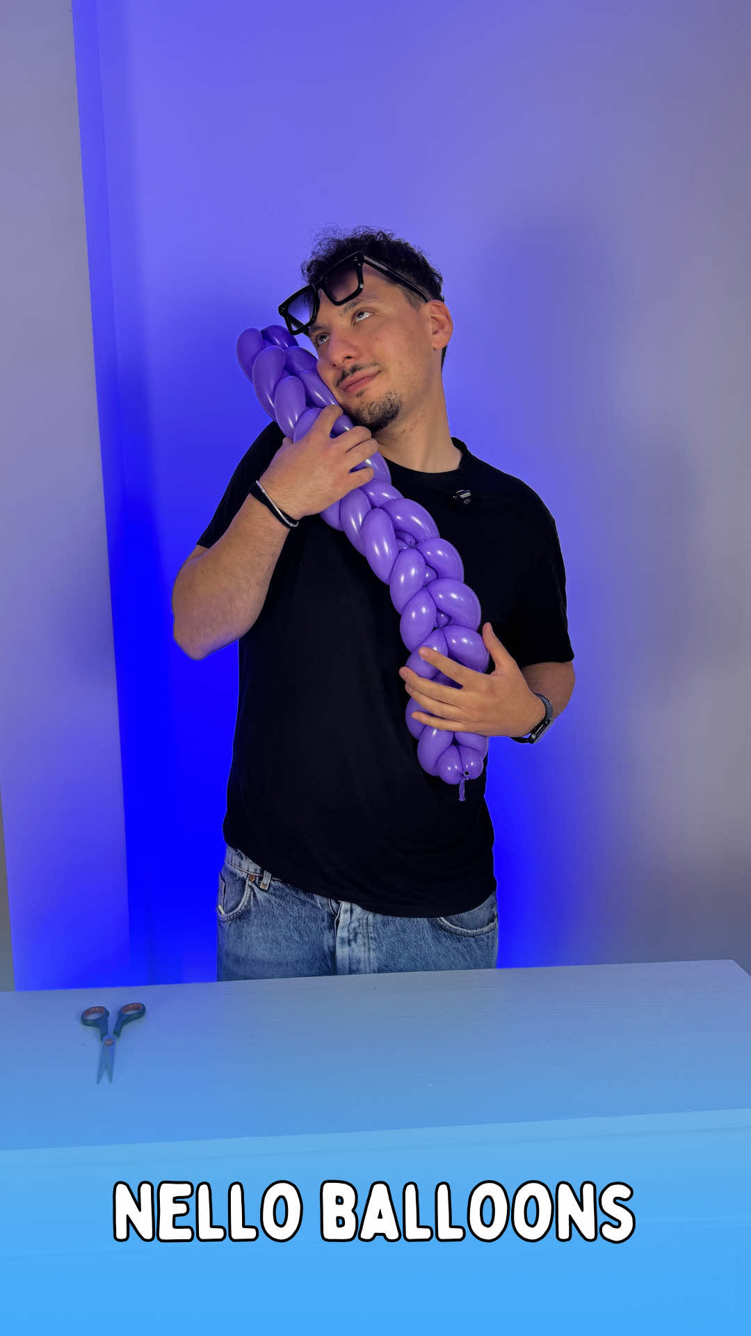 @Nello_Balloon Artist