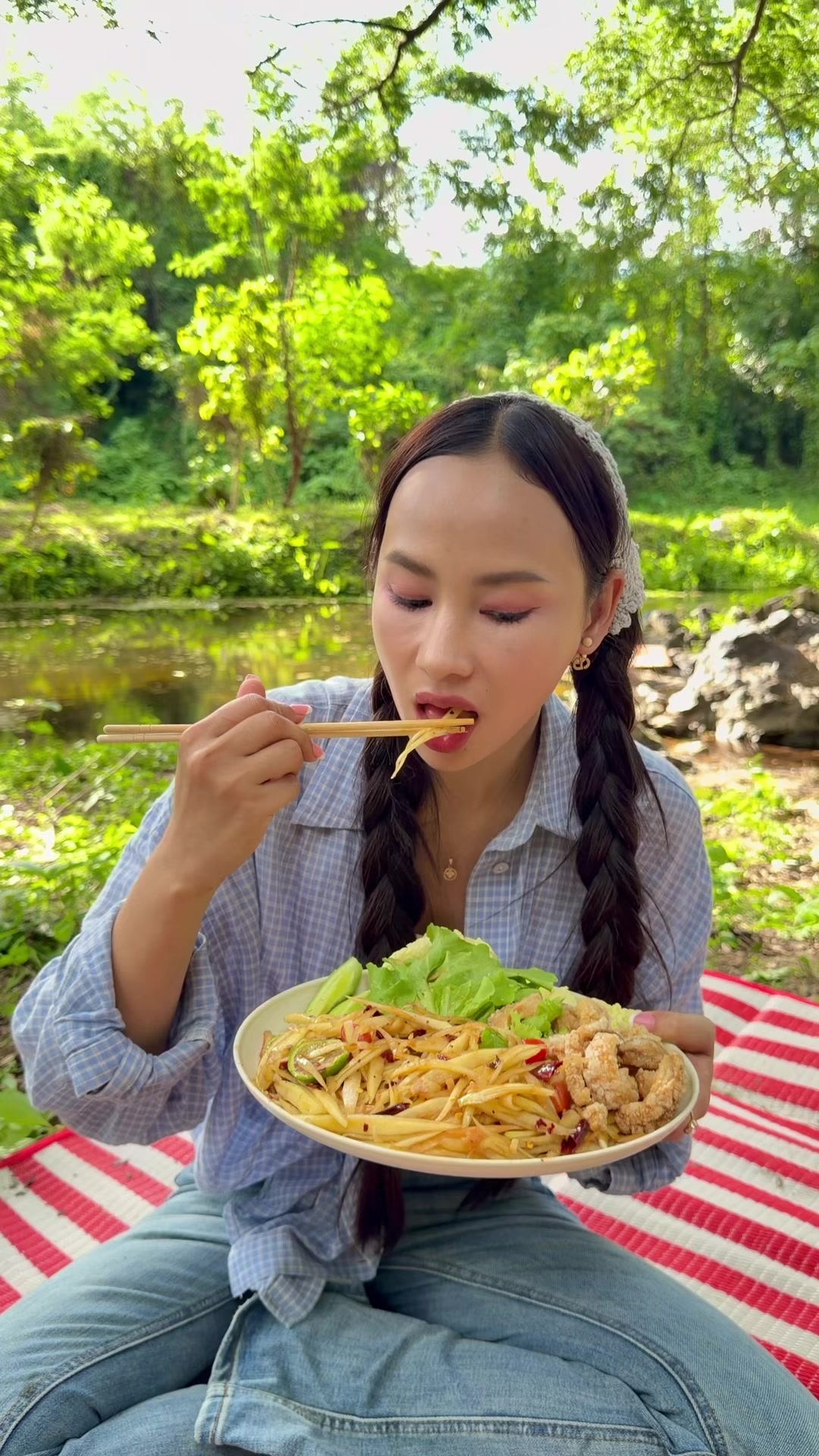 @น้องมดไก่ไข่อารมณ์ดี
