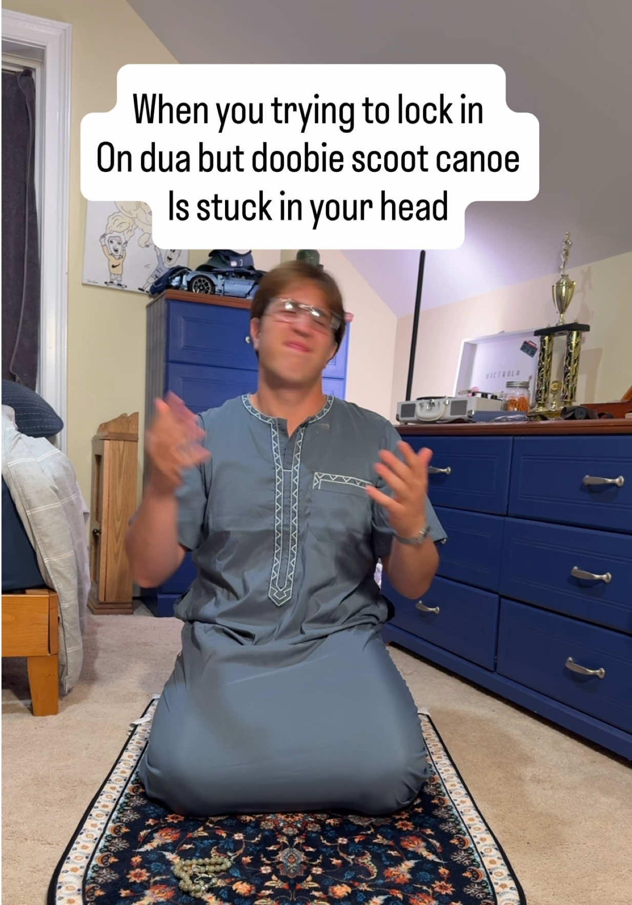 @adoolie_