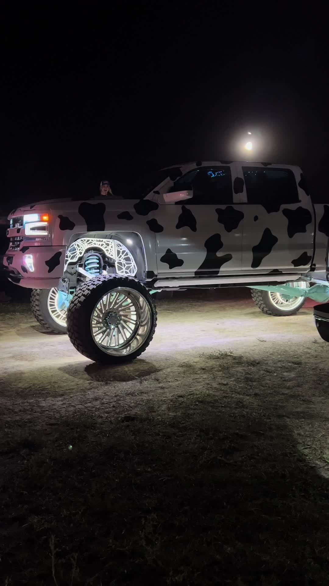 @trucks.com
