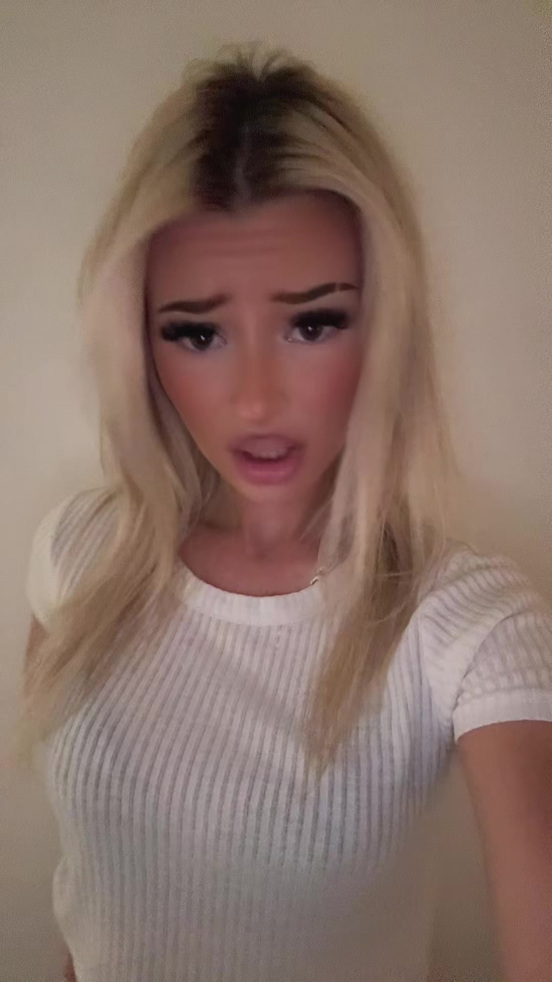 @Elliequigley