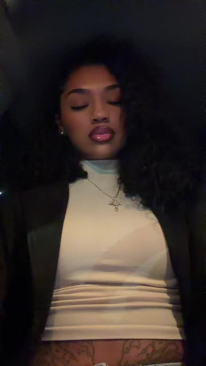 @_KiarraB