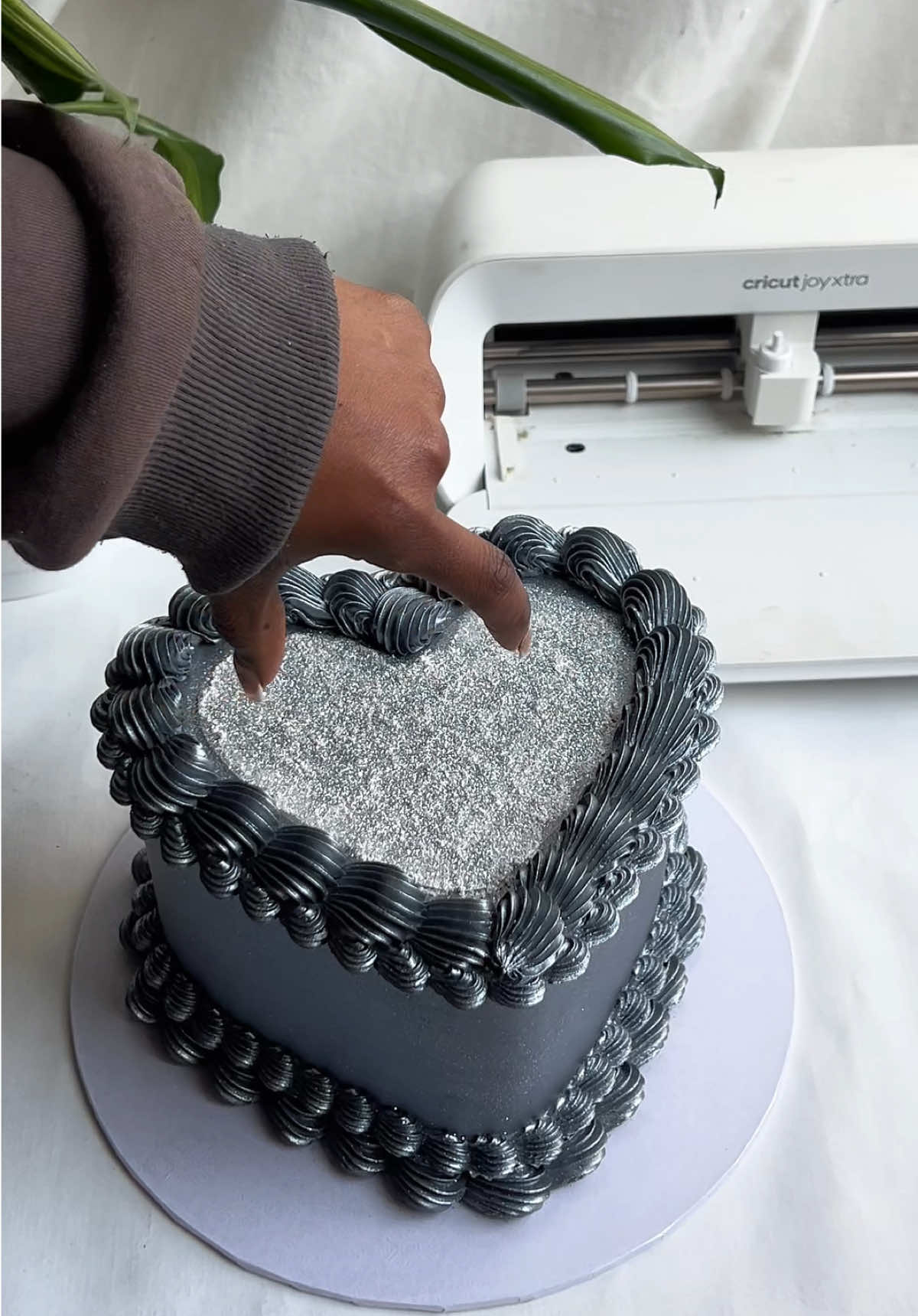 @KutiwaCakes