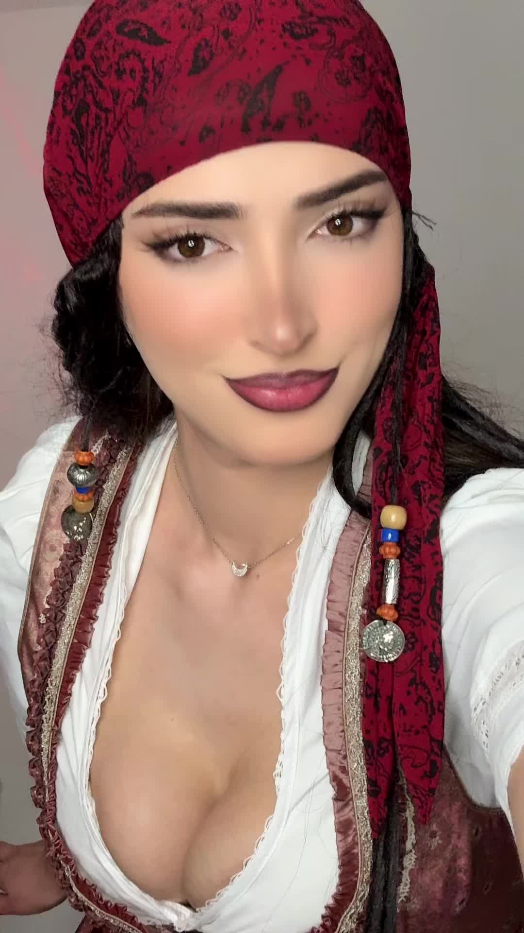 @Faviola🌙