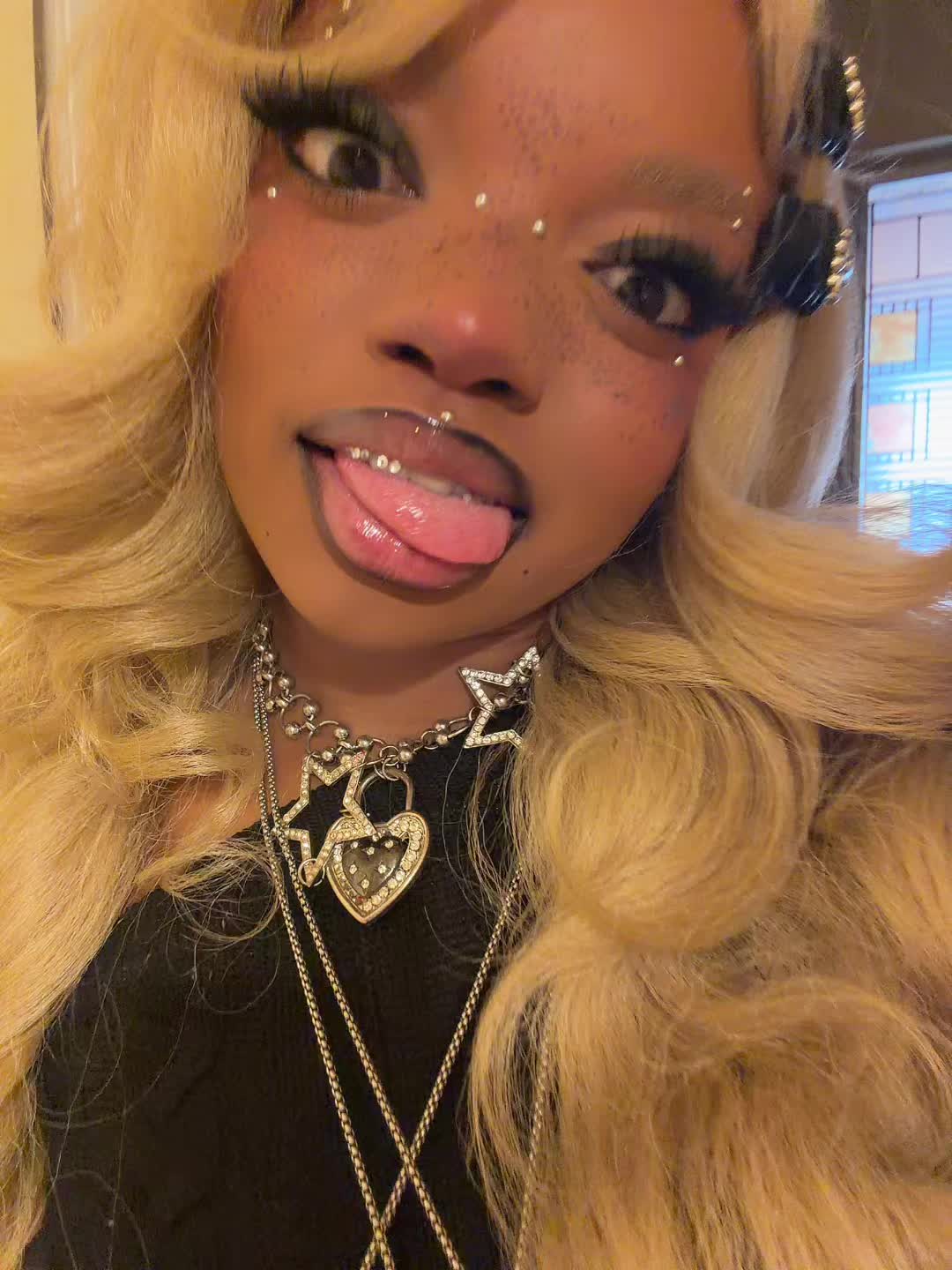 @✰.