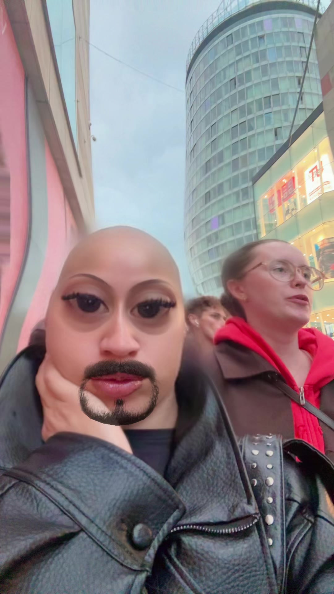 @Lala