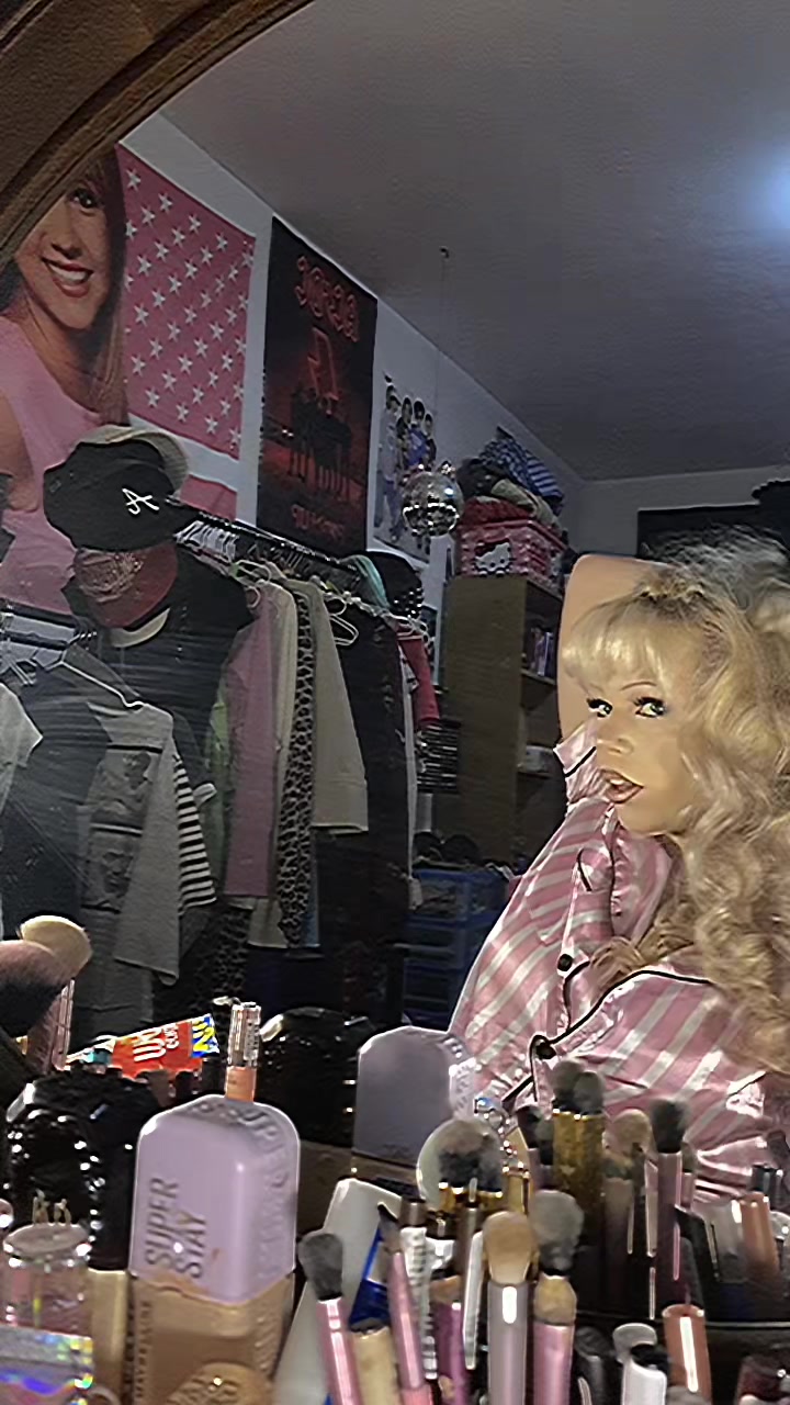 @ℬ𝒶𝓇𝒷 𝒲𝒾𝓇ℯ (💋🐆🎞️🍒)