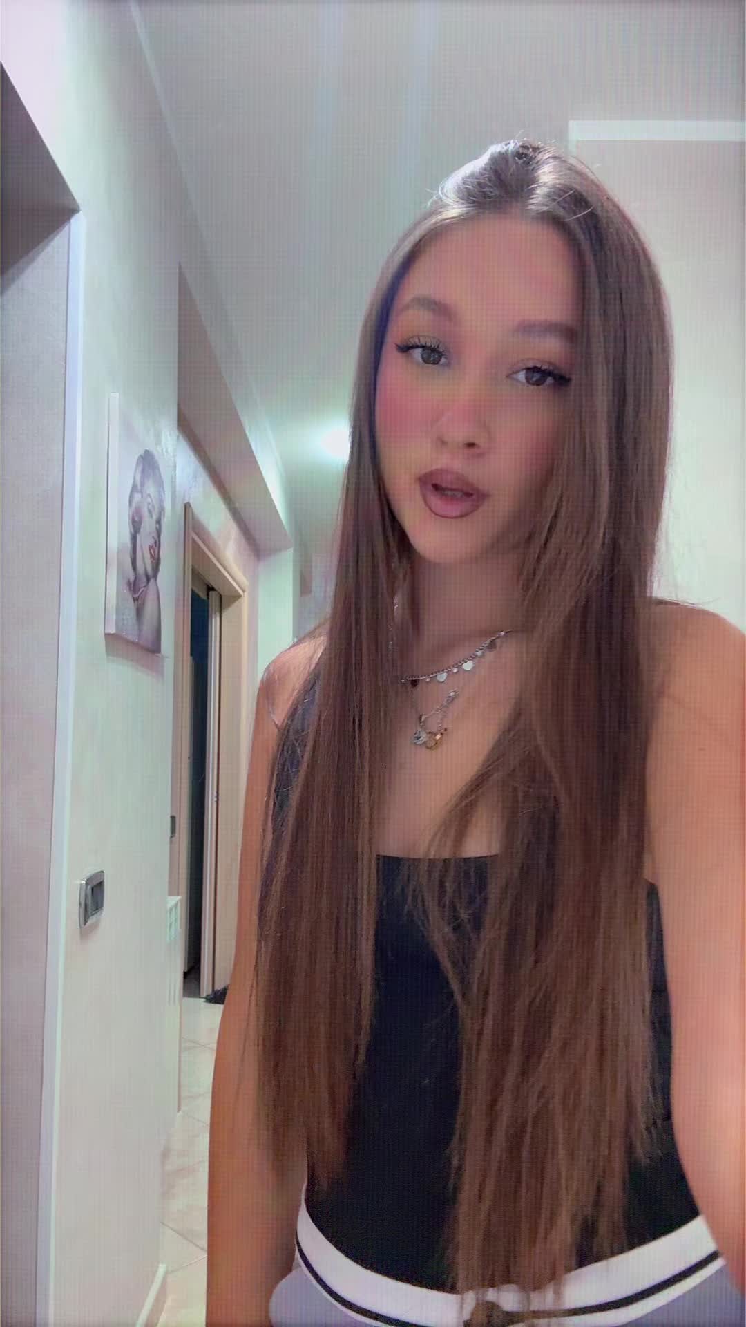@L A R A🌟