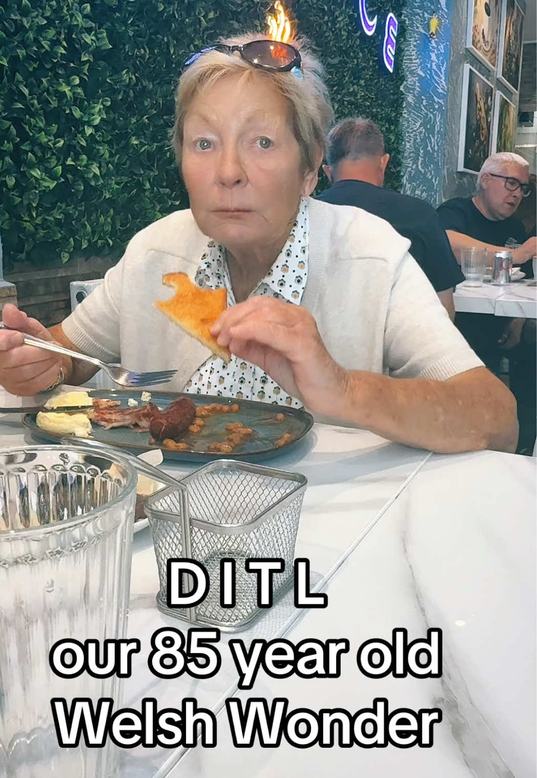 @MidlifeButMakeItWelsh