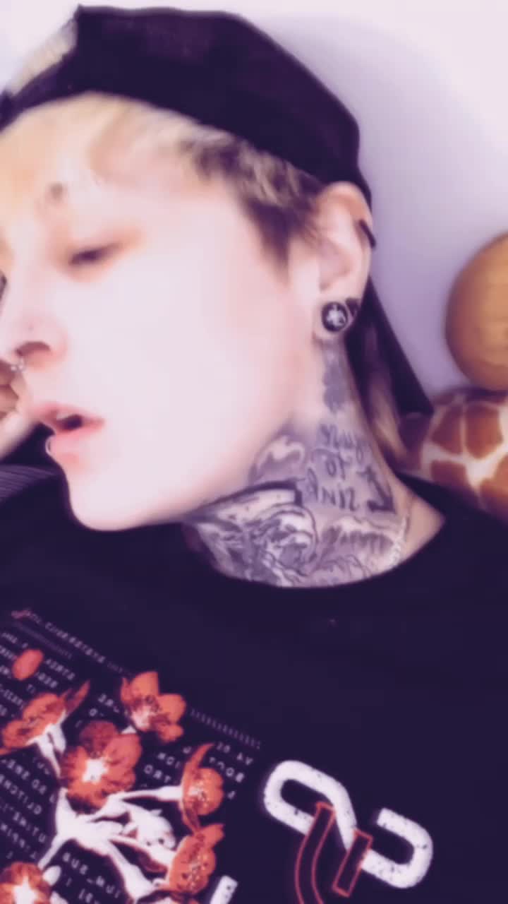 @𝚃𝚊𝚢𝚝𝚘𝚗'♡