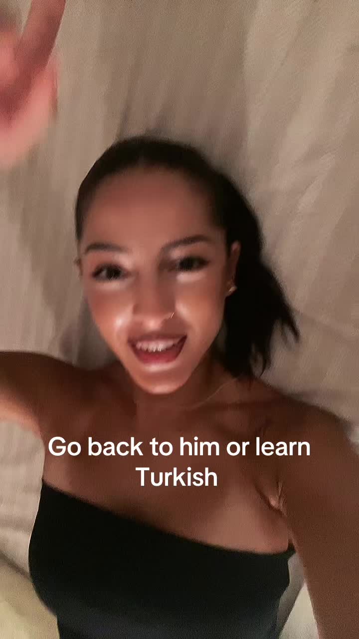 @_penelopezou_