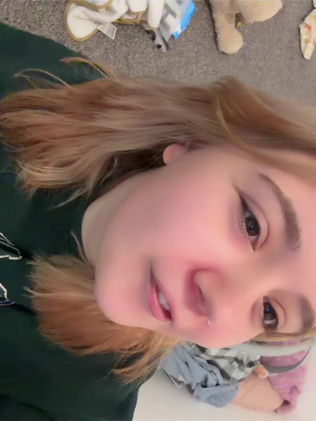 @𝐂𝐡𝐥𝐨𝐞 ꨄ︎