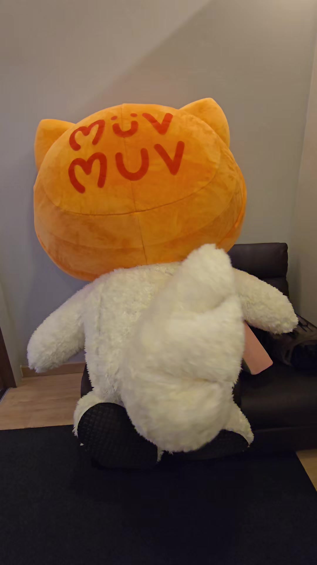 @MUVMUV