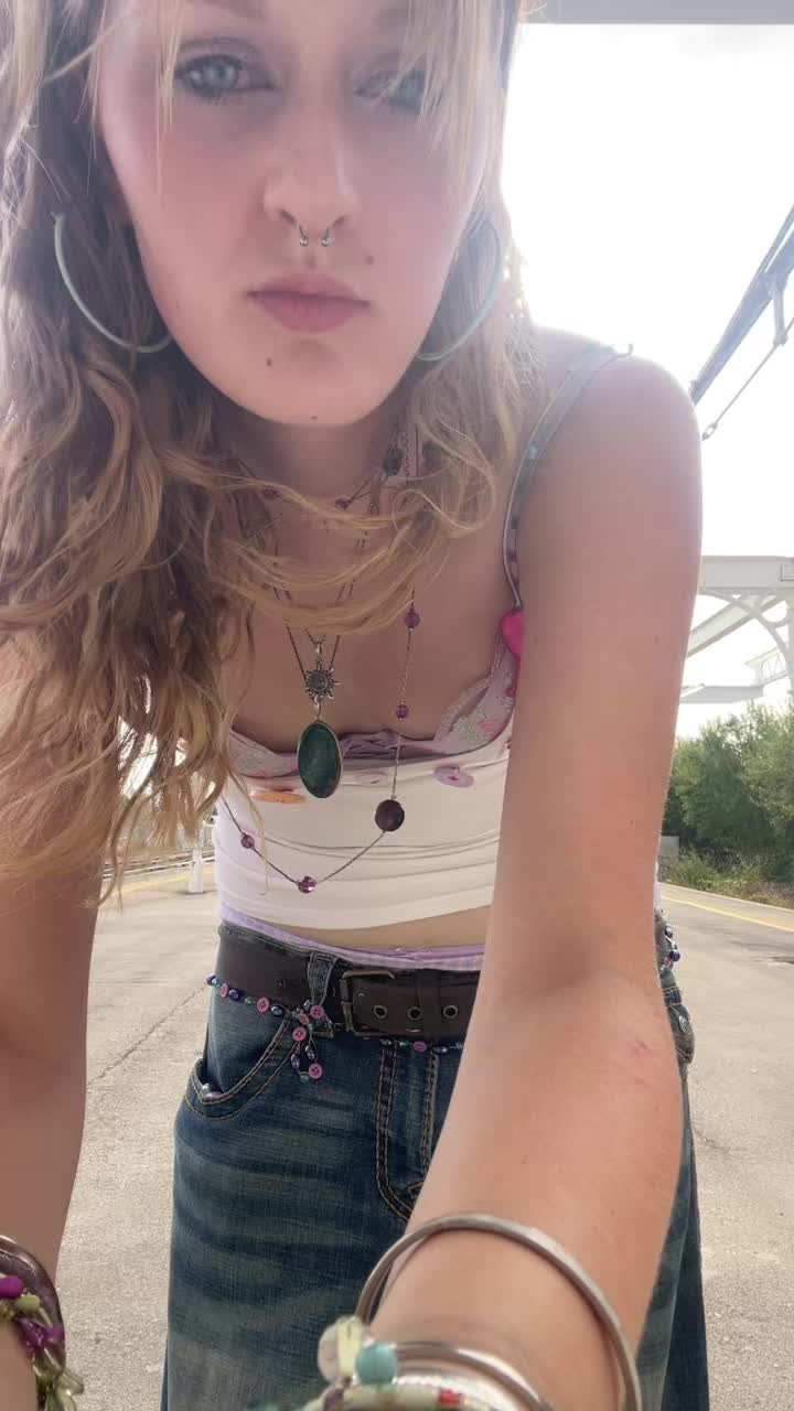 @.・。.・゜✭・.・✫・