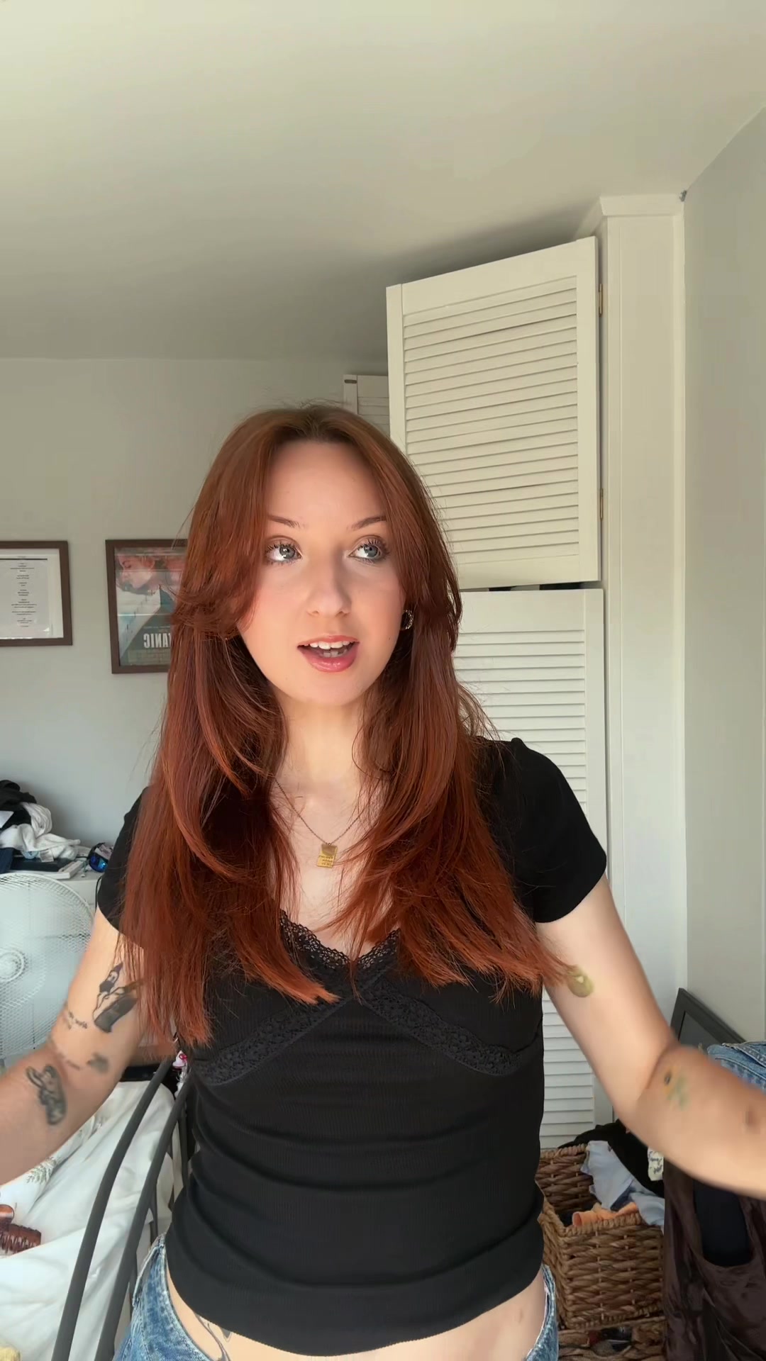 @hollsiann