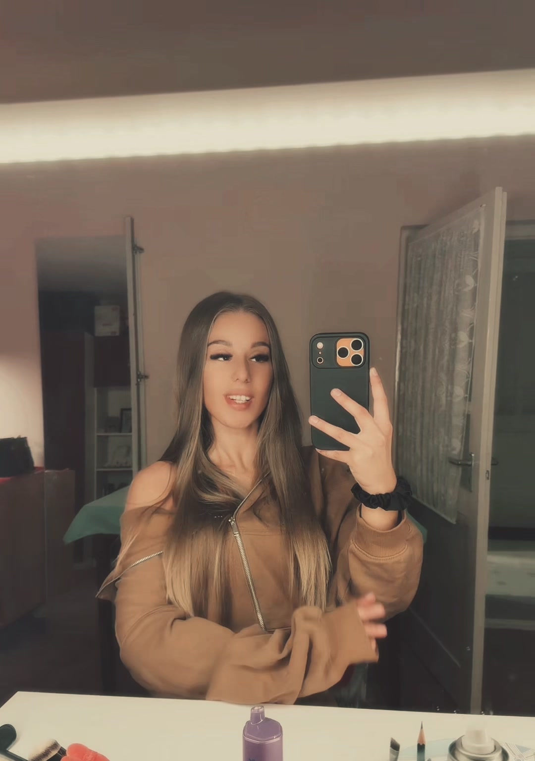 @Alexandra Moldov&aacute;n