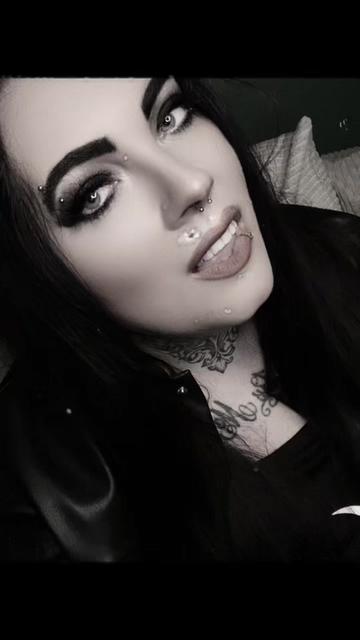 @🥀𝕿𝖍𝖊 𝕯𝖆𝖗𝖐 𝕼𝖚𝖊𝖊𝖓🖤