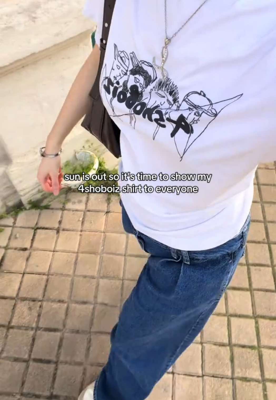 @li★