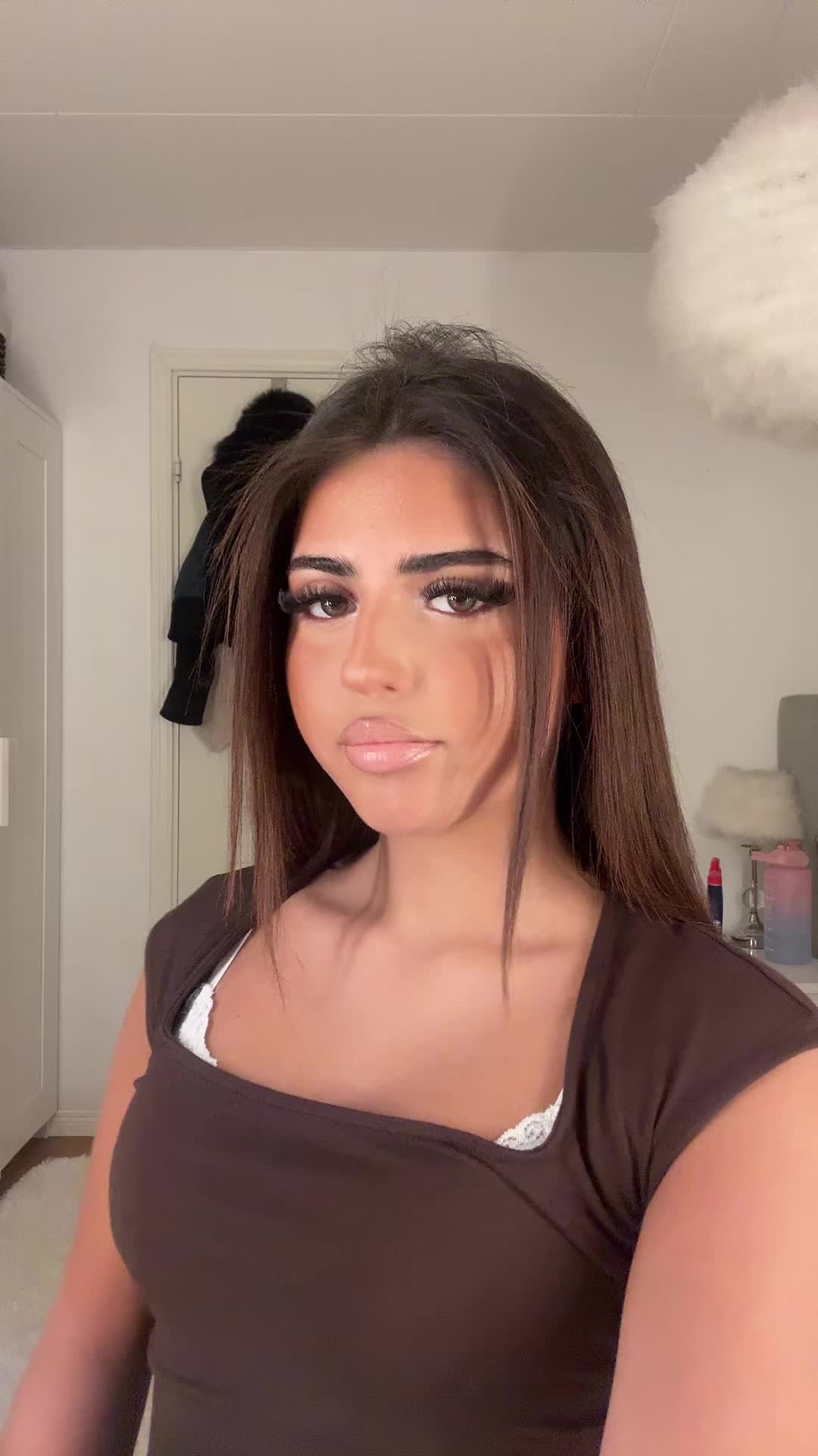 @𝐿𝑎𝑢𝑟𝑎𝑎𝑙𝑘𝑧