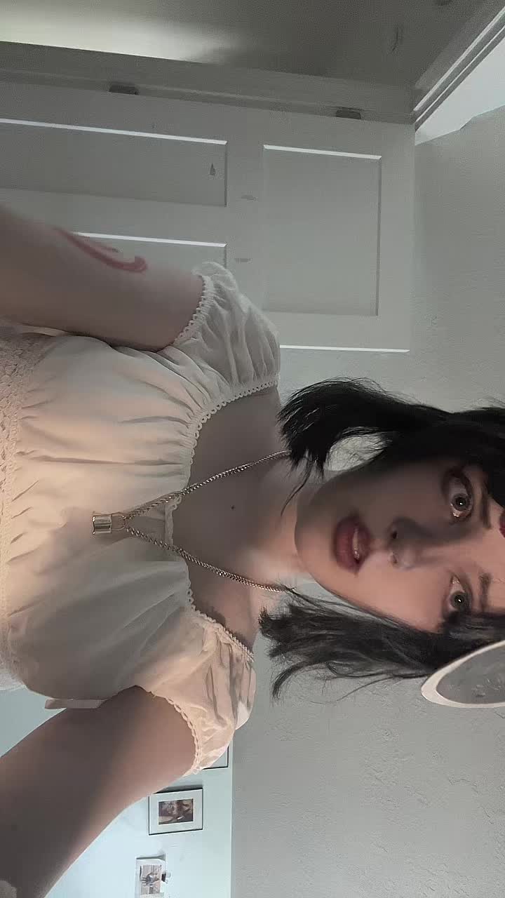 @⟢ 𝐵𝑒𝑒 ⋆✴︎˚。⋆