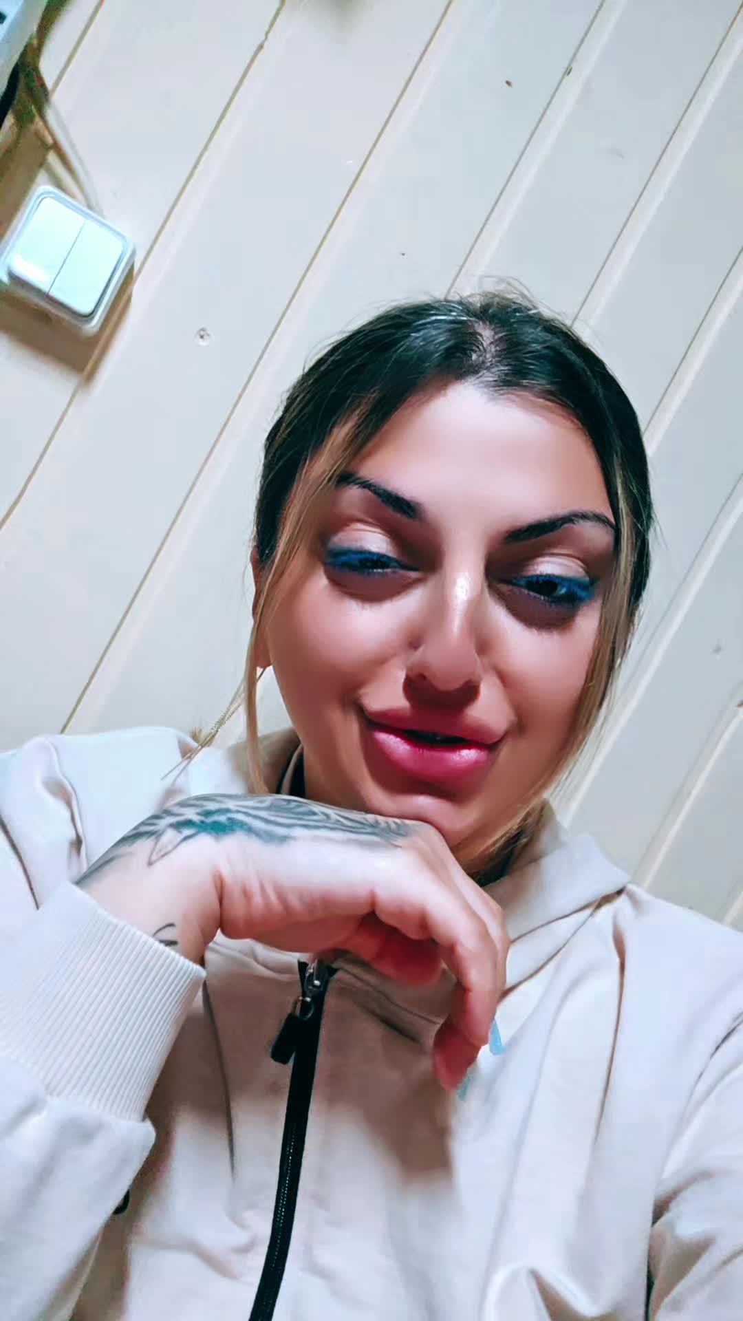 @Elisa