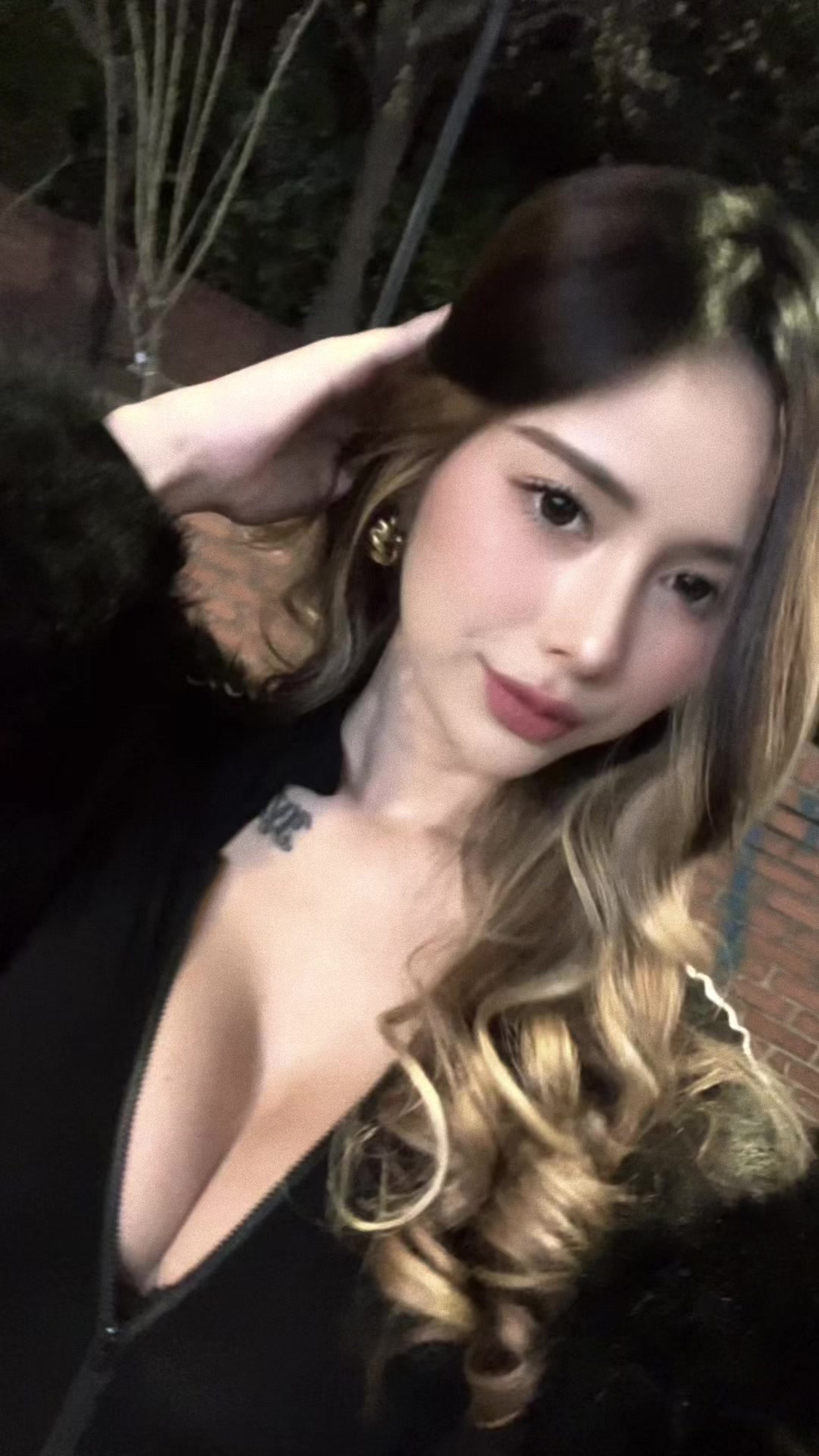 @Shania