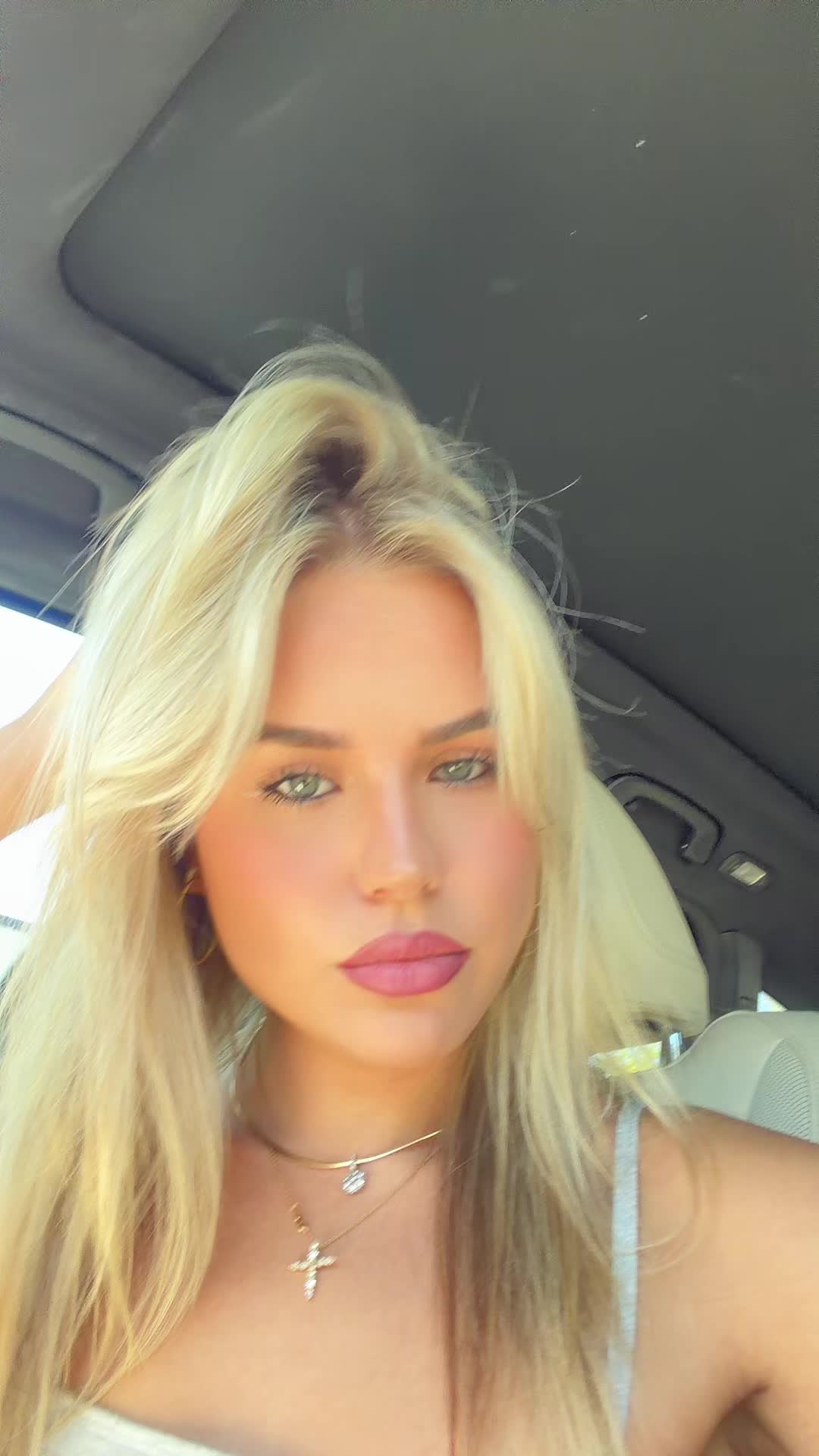 @TheElliemfLopez