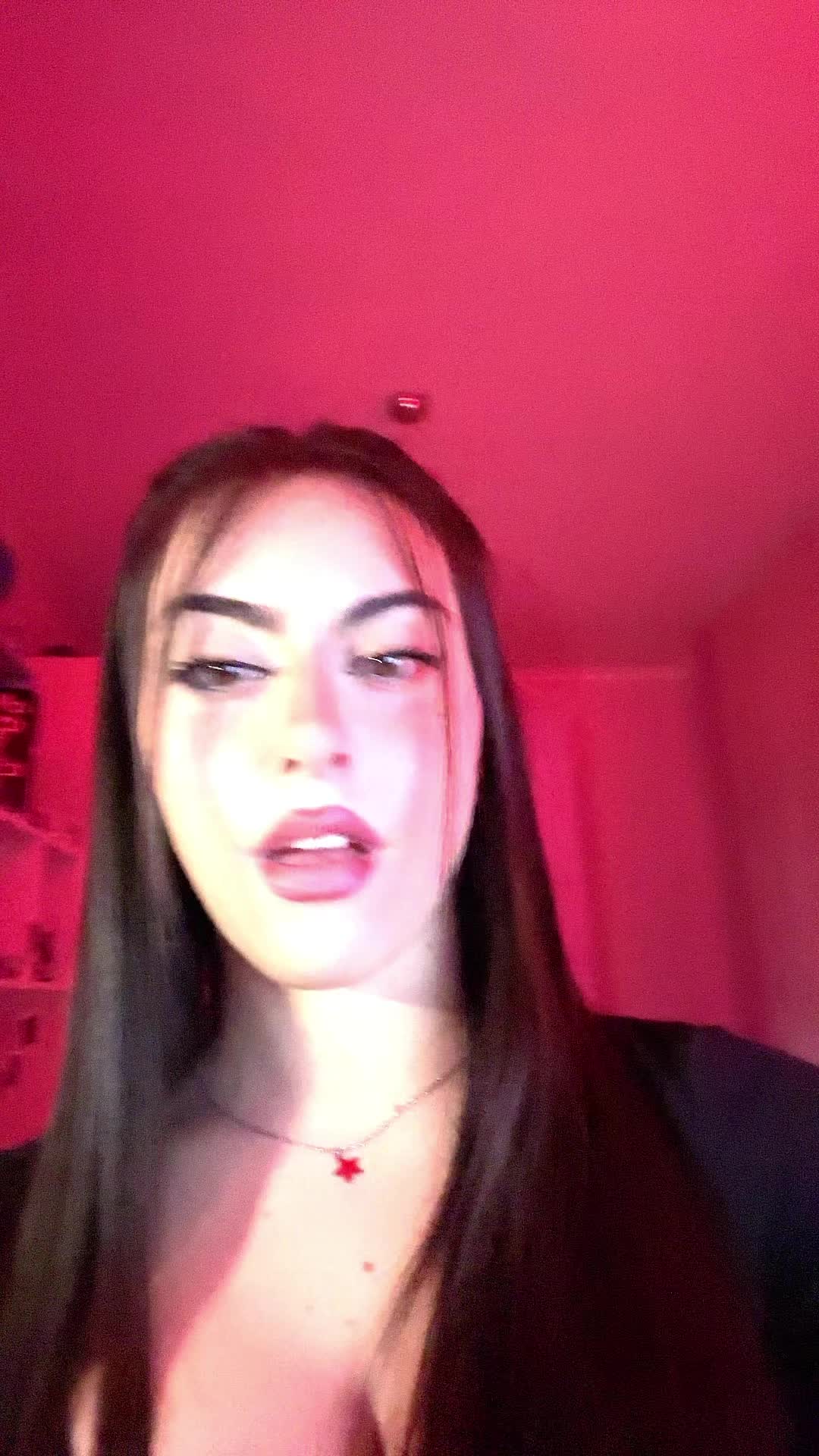 @🧛🏻♀️