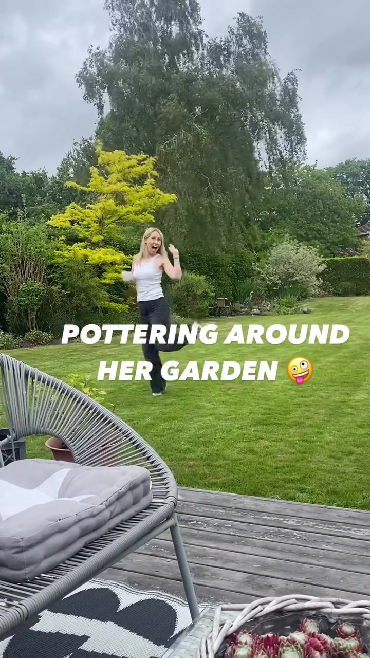 @HomelyRose_