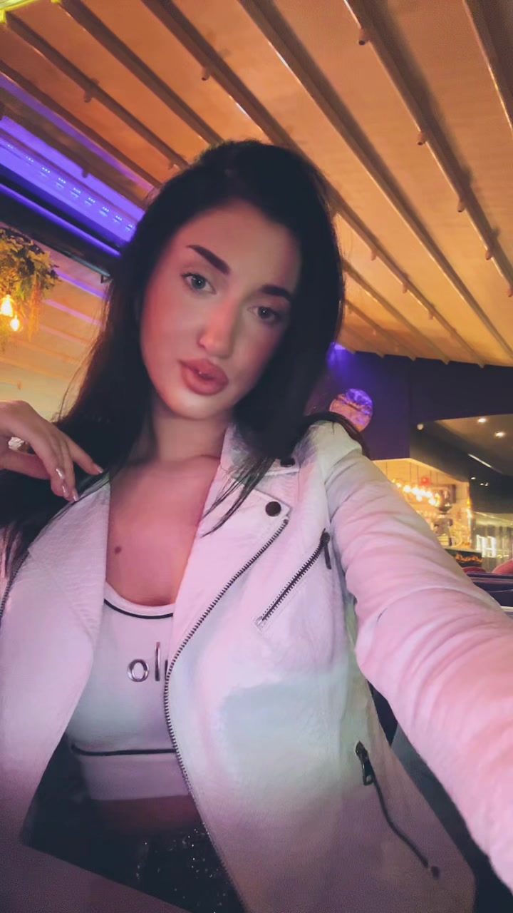 @HoneyyyMaria