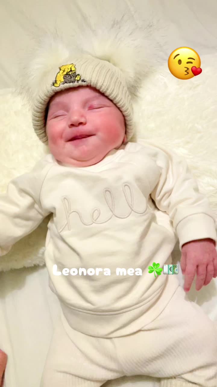 @☘️Lusyriana❤️leonora☘️👩&zwj;👧&zwj;👧