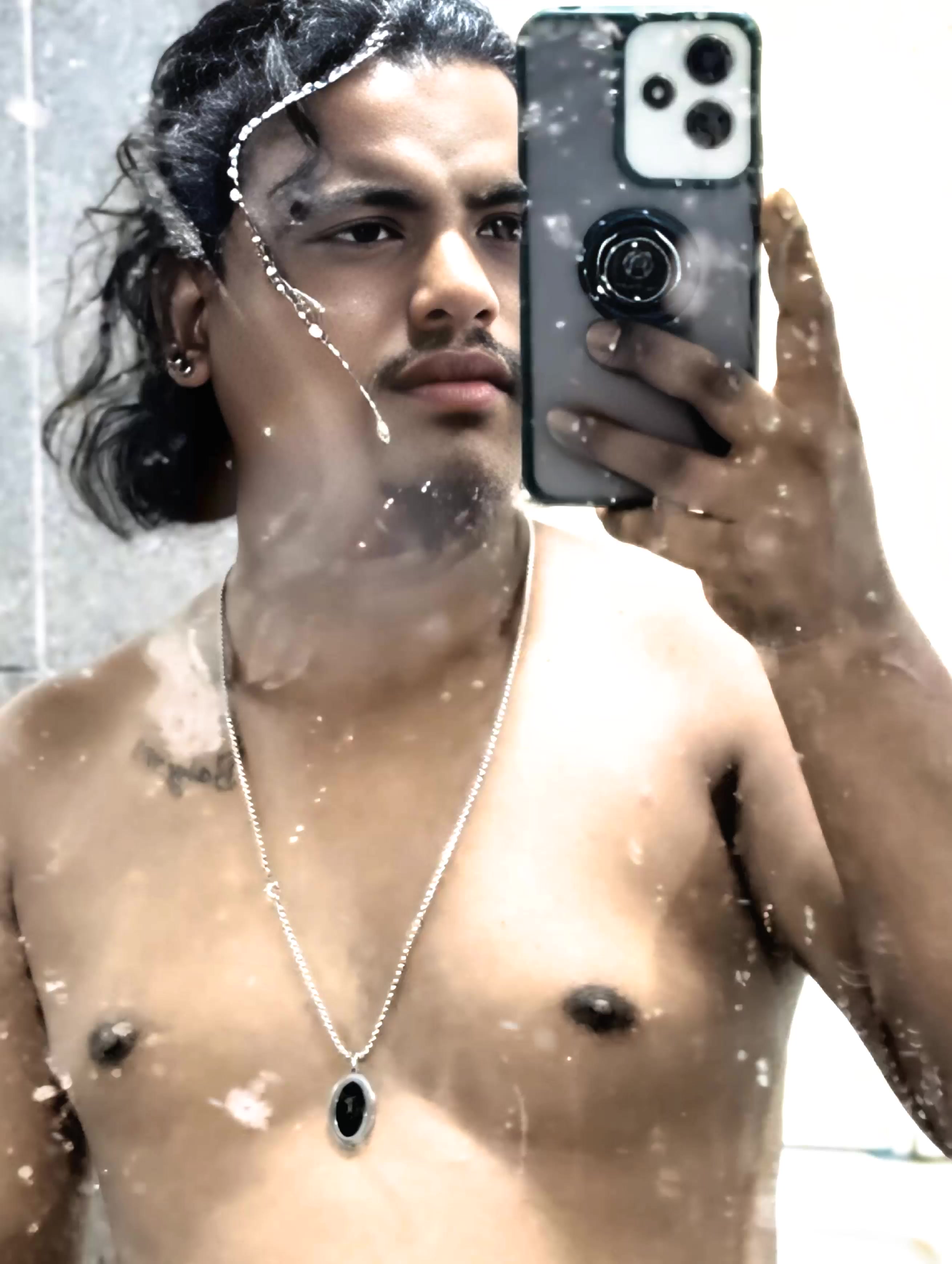 @👁️&zwj;🗨️𝐀 𝐕 𝐈🫠
