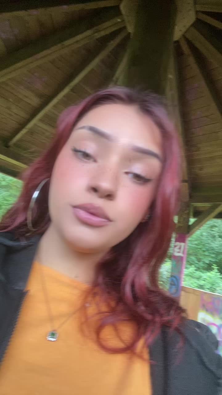 @whosari21