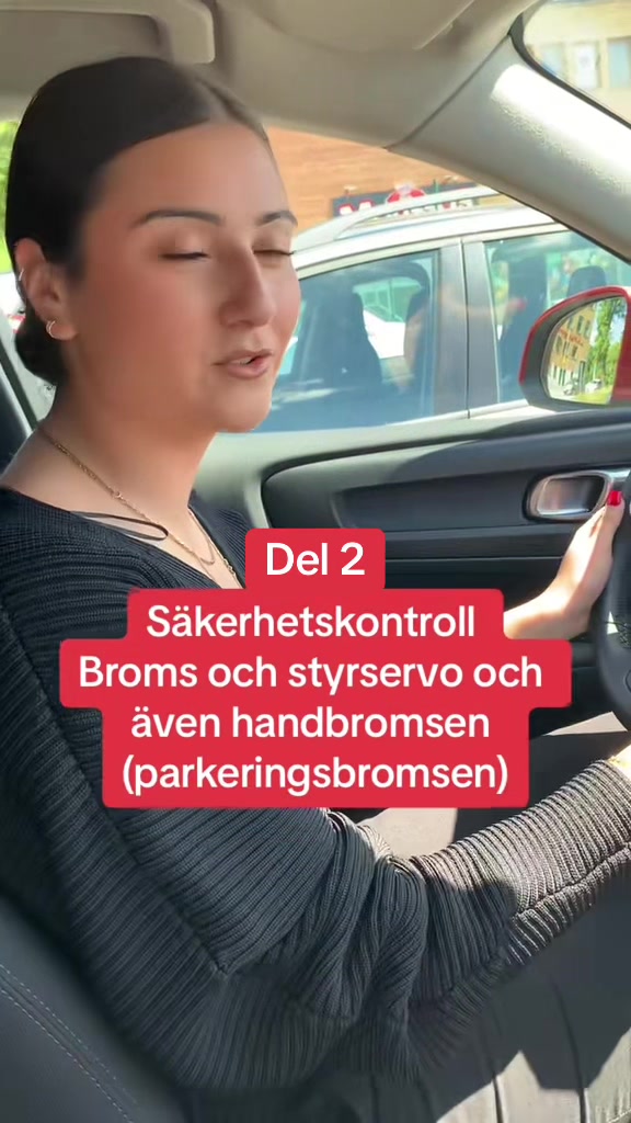 @Hanan Trafikl&auml;rare مدربة سواقة