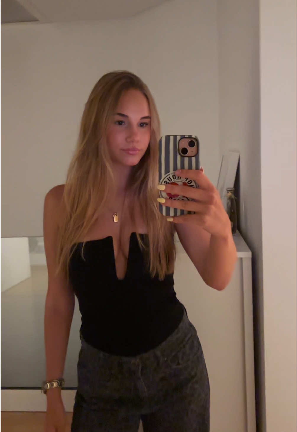 @laura