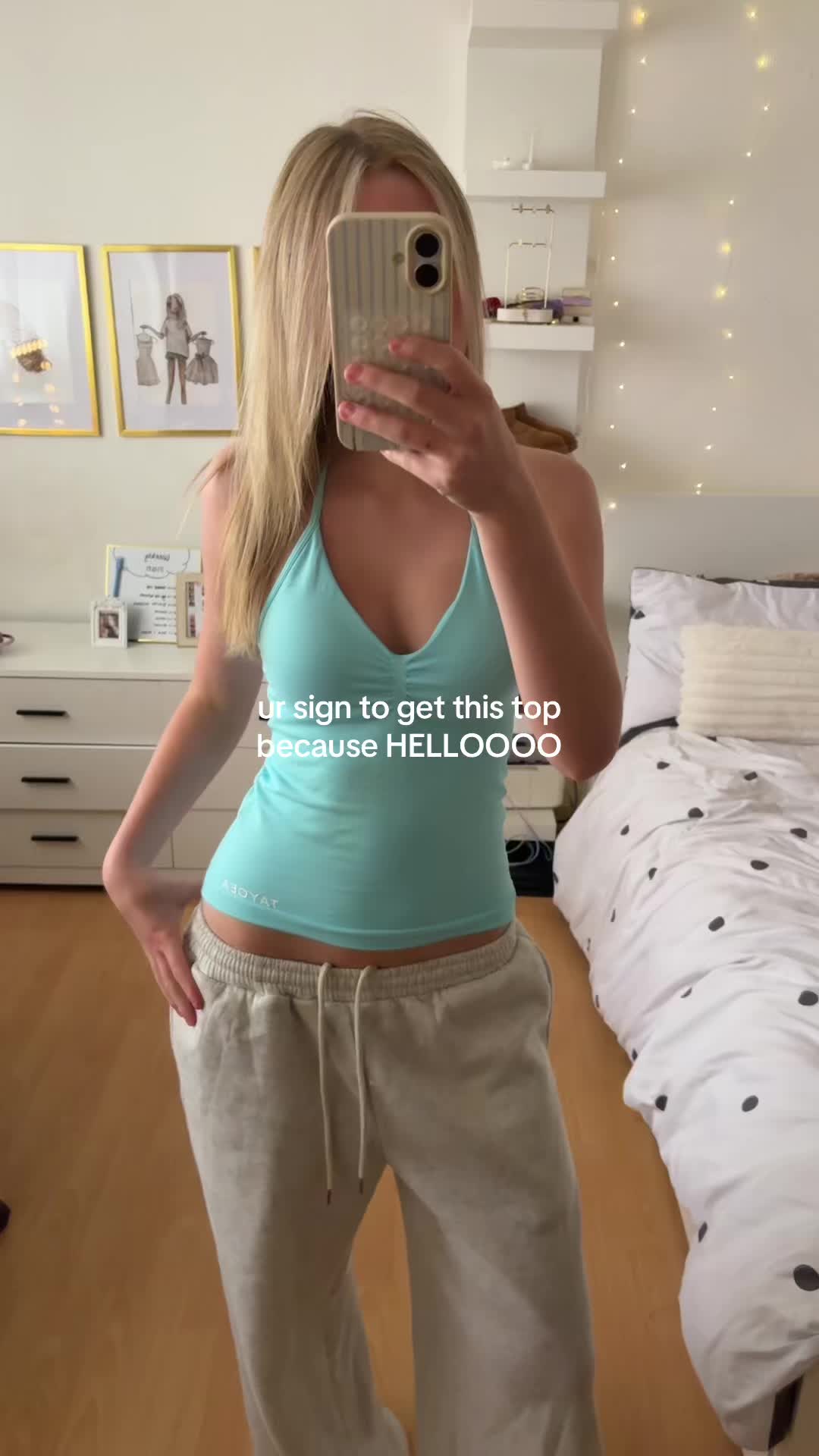 @𝐦𝐨𝐥𝐥𝐬
