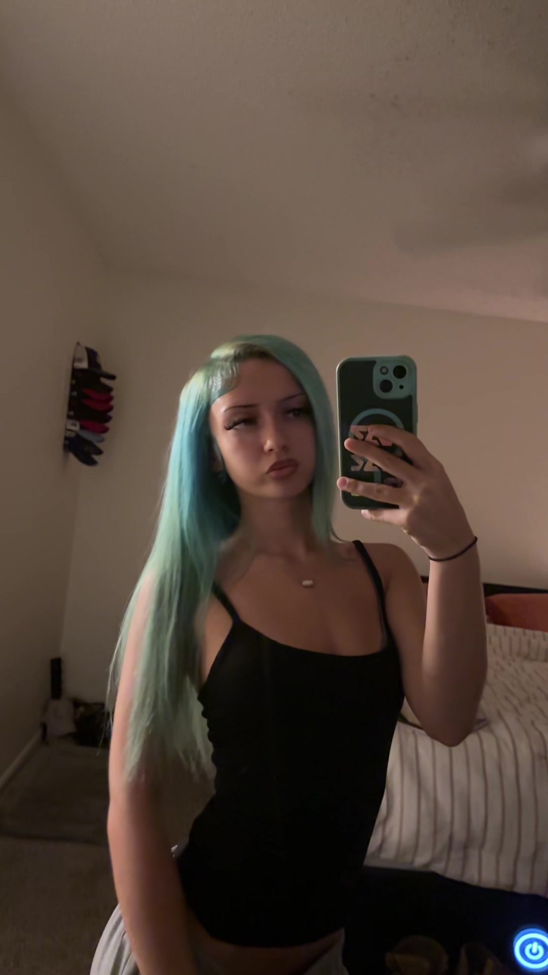 @⃟