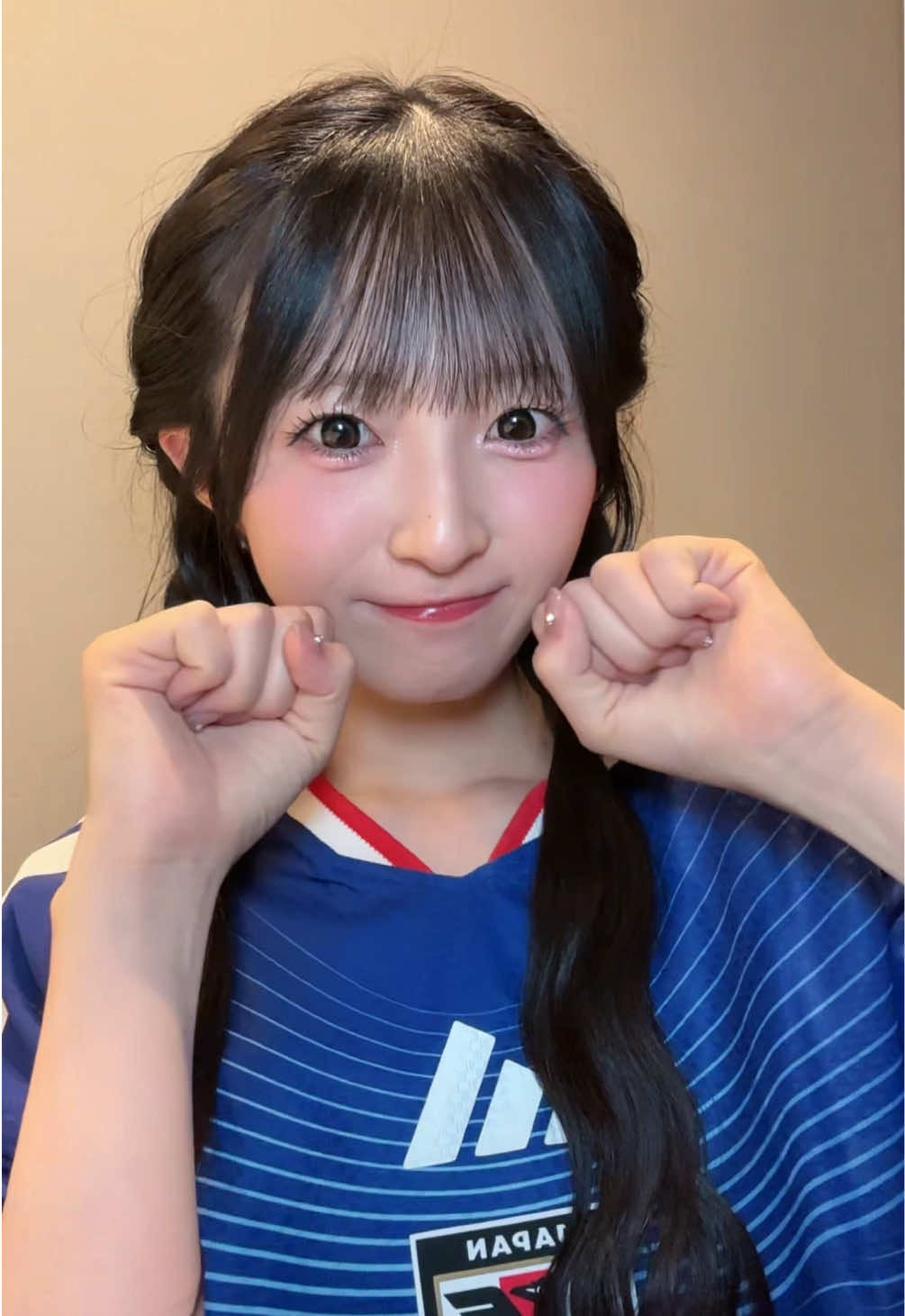 @秋山由奈