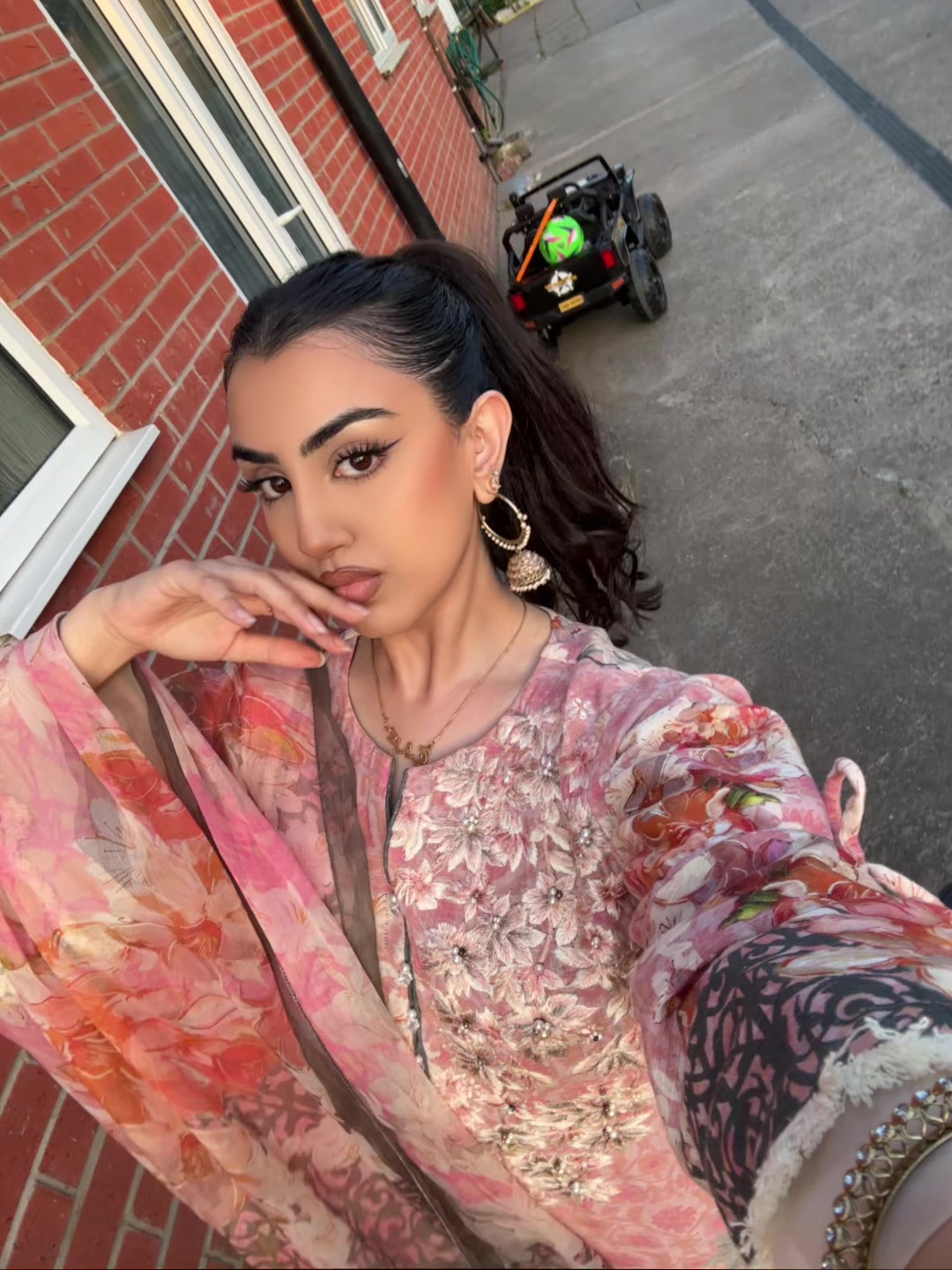 @arooj