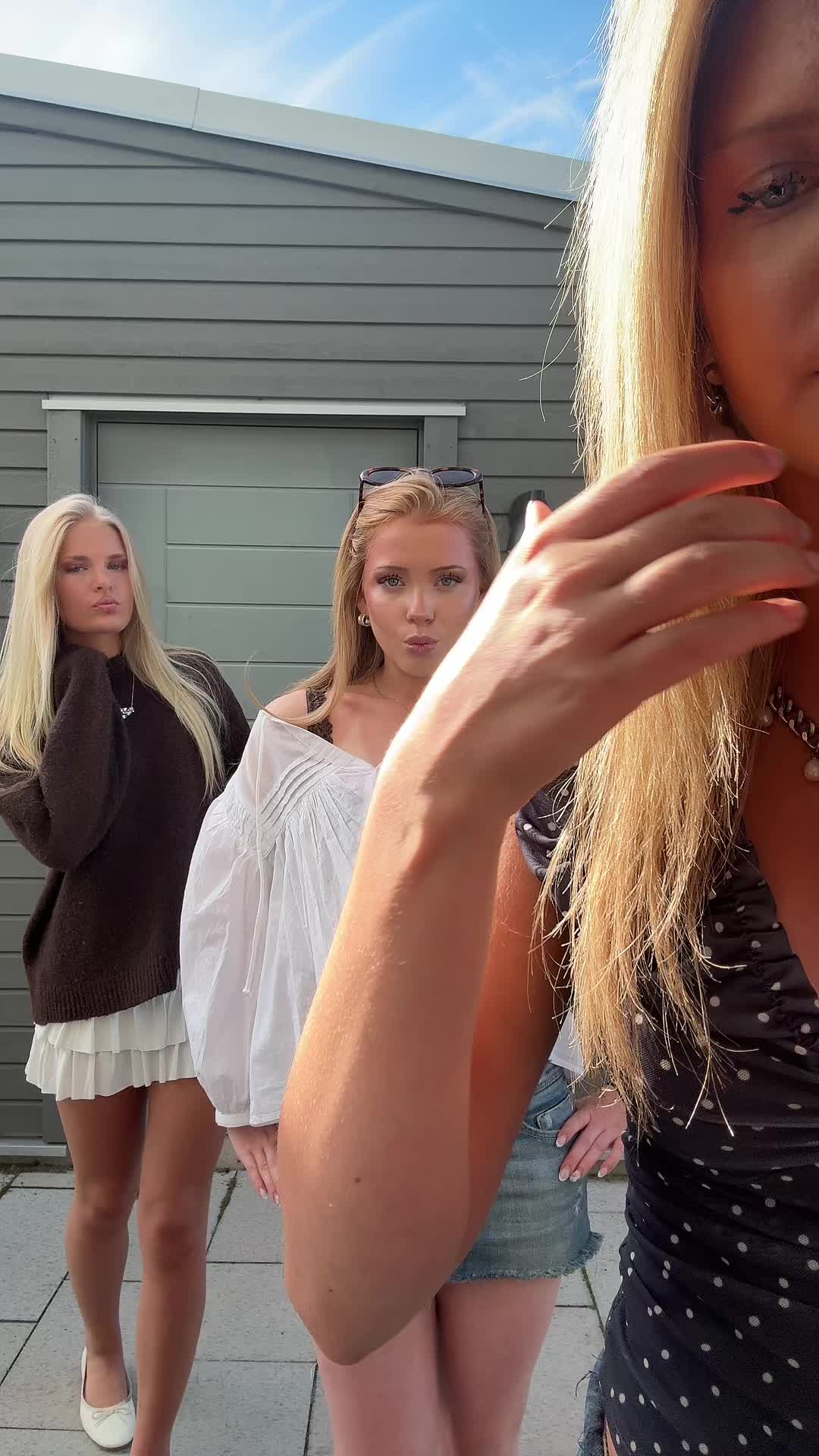 @😜👯♀️🤩