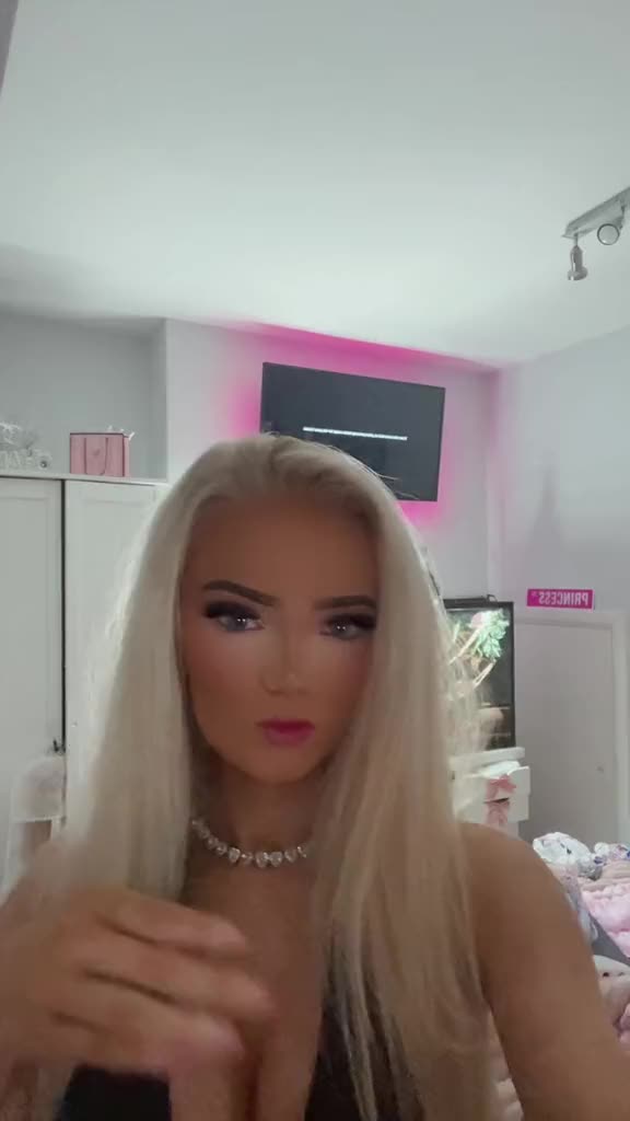 @Ellie - rose ๐