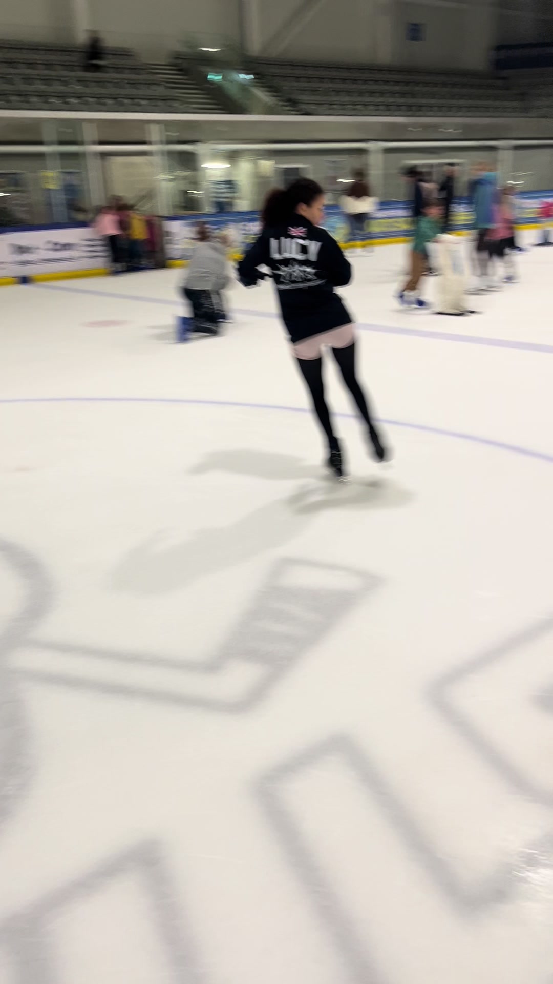 @Lucy ⛸️🤍