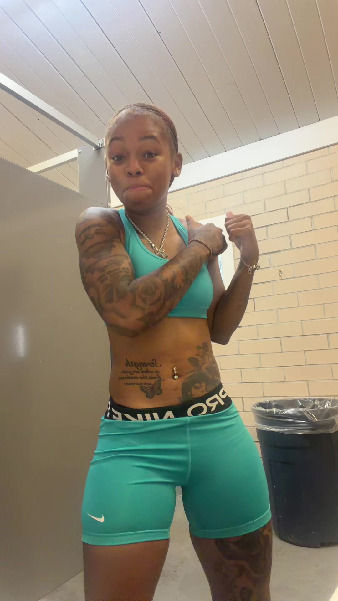 @Sharkahroo🦈🦘