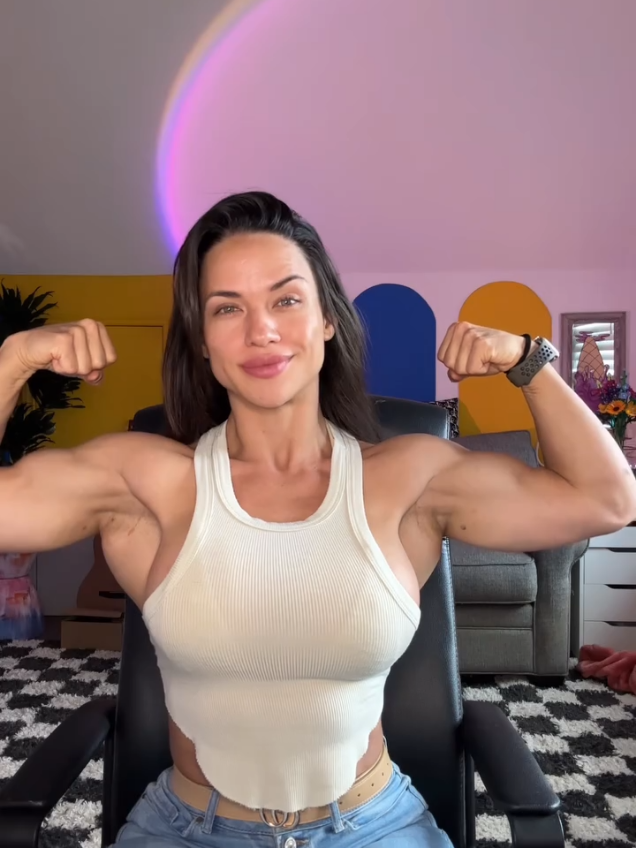 @MuscleGirlHub