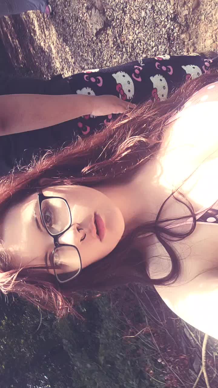 @𝓡𝓮𝓭 𝓿𝓮𝓵𝓿𝓮𝓽。‧˚ʚ🐇ɞ˚‧。