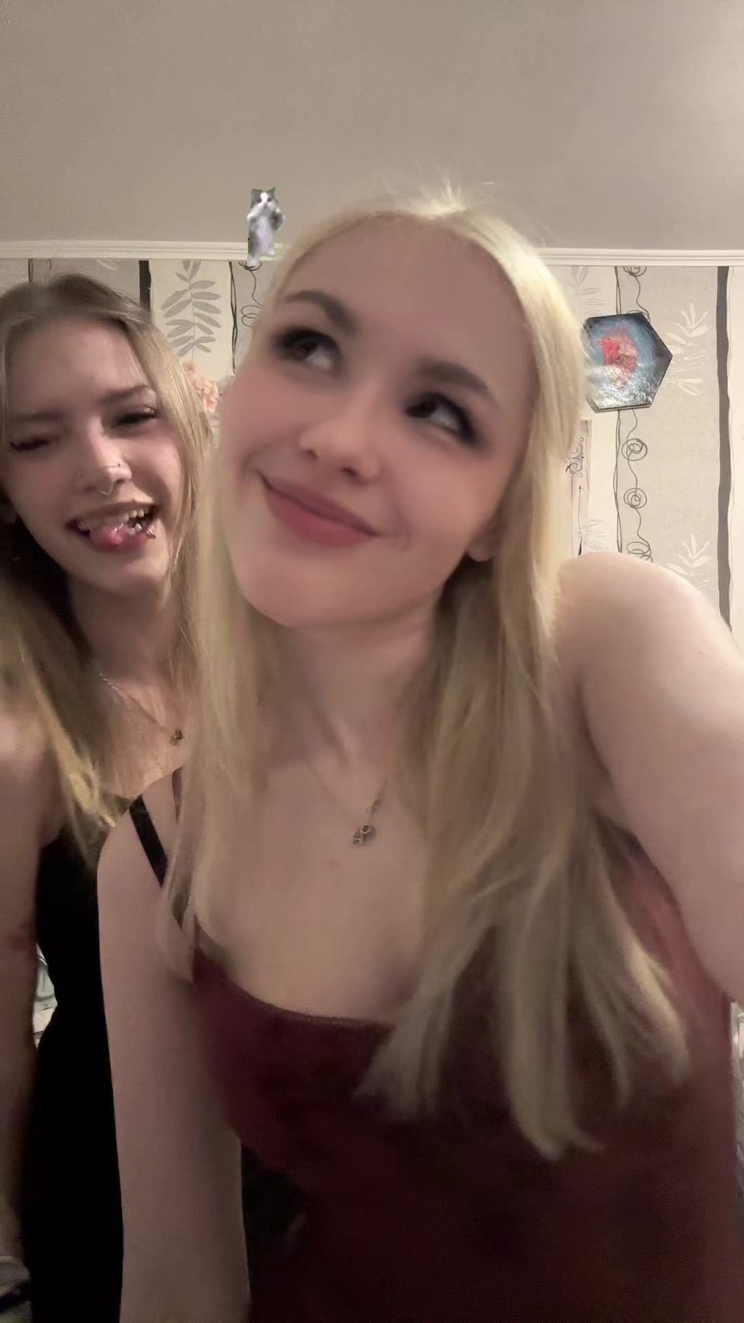 @Аляля