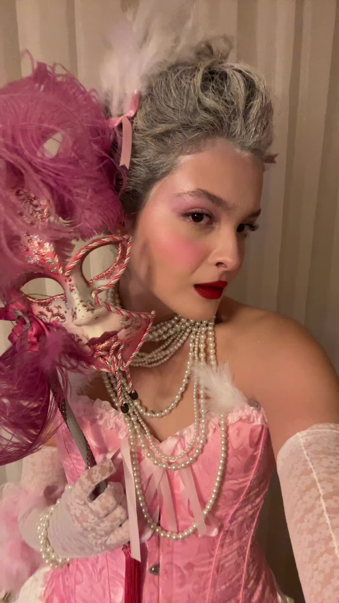 @𝒴