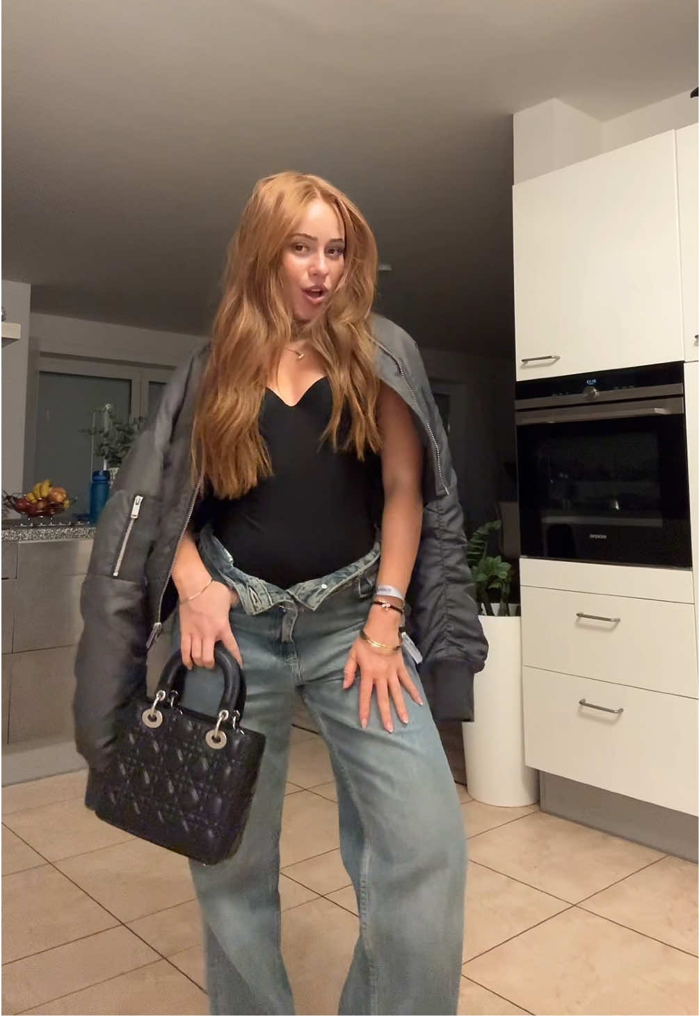 @leoonieb_