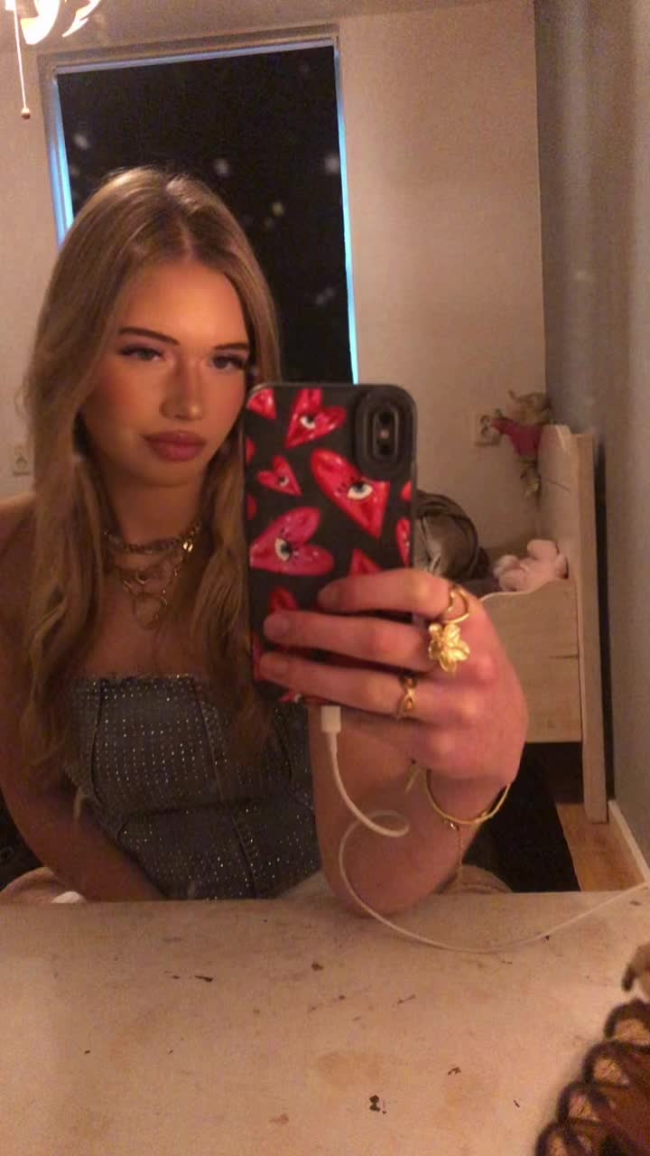 @𝐅𝐋𝐄𝐔𝐑 𝐒𝐎𝐏𝐇𝐈𝐄
