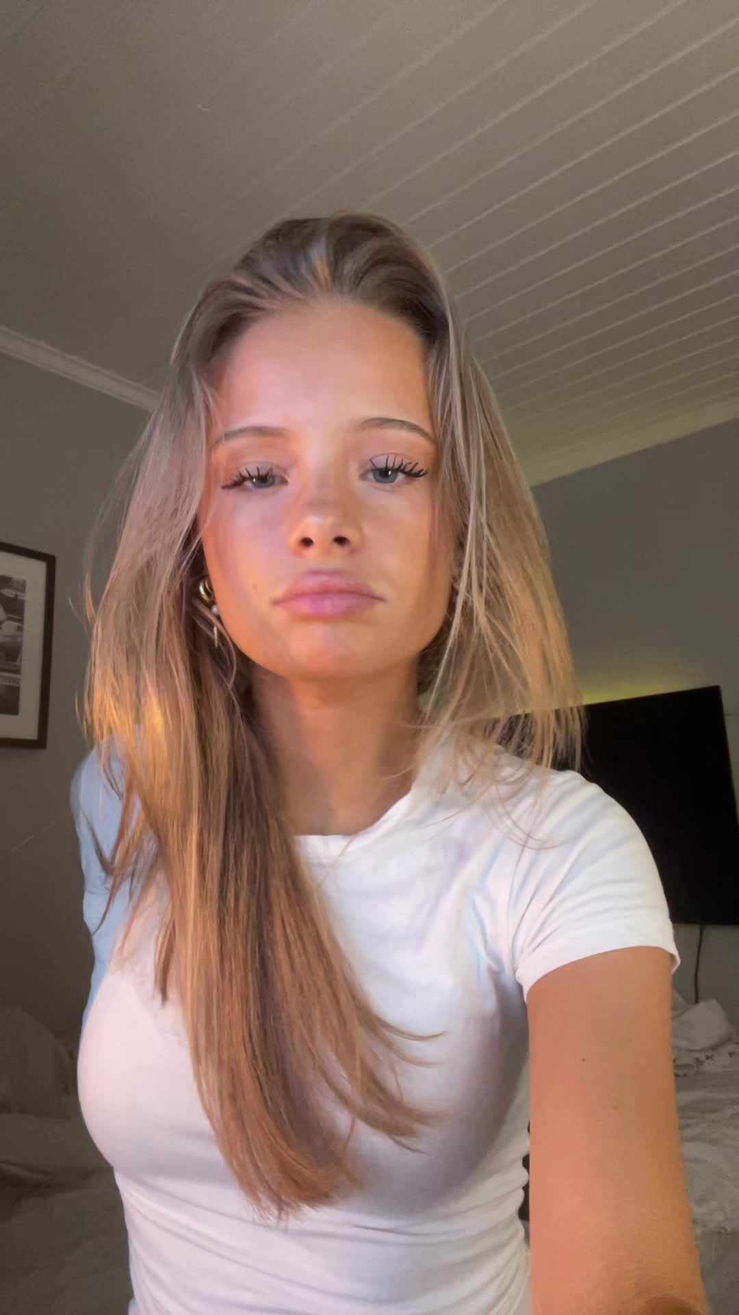 @Corneliaaa